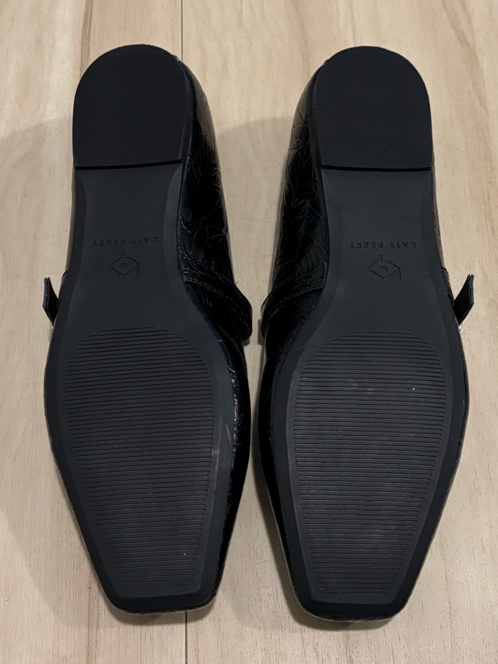 Katy Perry Black Mary Jane Flats w Crinkled Sheen Finish - Women’s 10US - NWOT - Picture 5 of 6